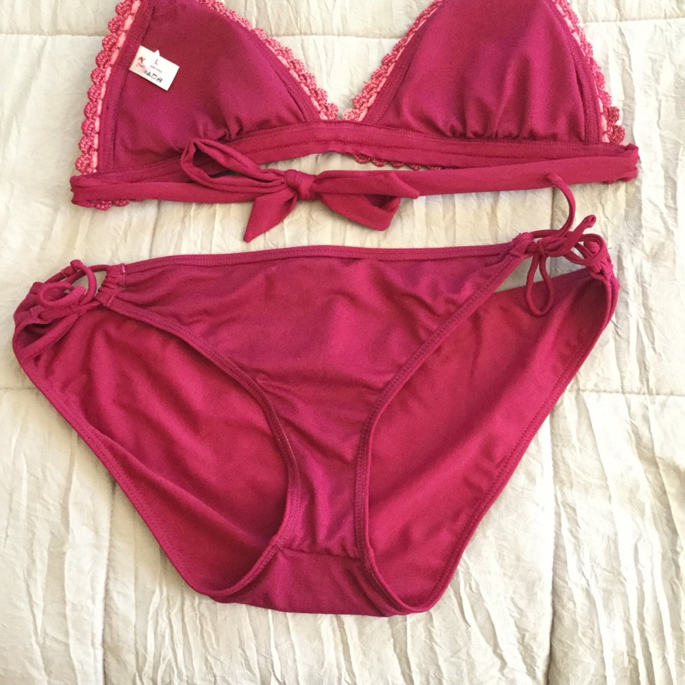 Dark pink bikini with hot pink accent - Picture 5 of 6